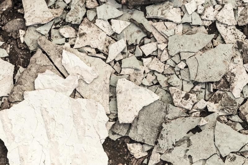 水泥地面返碱是怎么回事,水泥地面返砂怎么处理