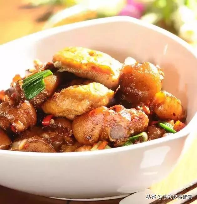 厨师教学美味猪蹄的简单做法,厨师长推荐元宝蹄