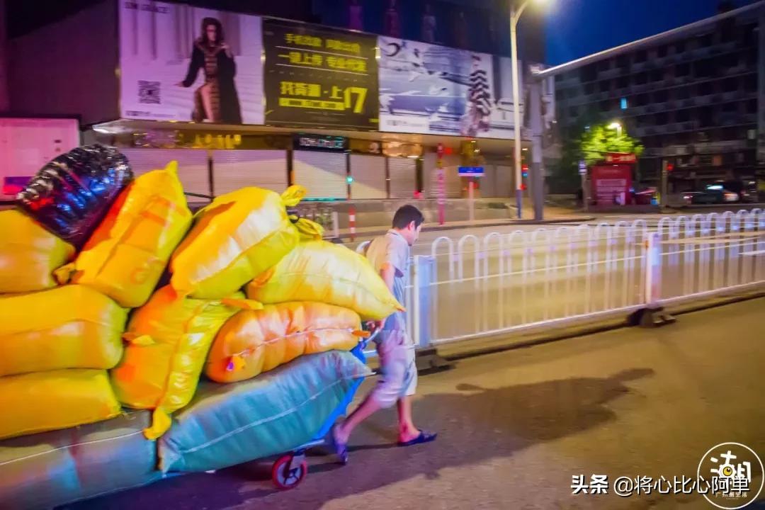 广州凌晨五点的火车,广州凌晨四点的样子