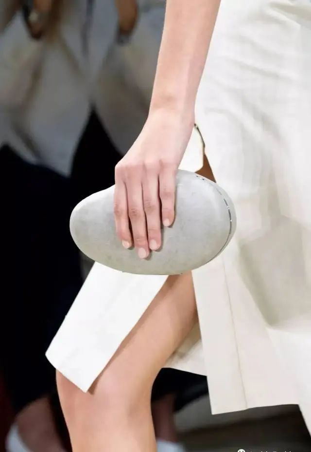 想买新包了？可以转给她这张最全清单