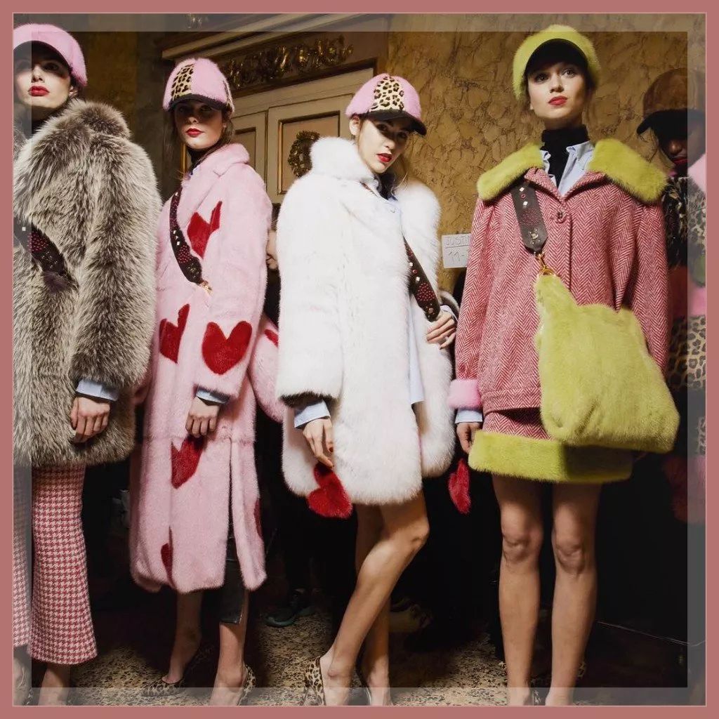 我花1000多块买的毛绒包，后来发现有点贵！