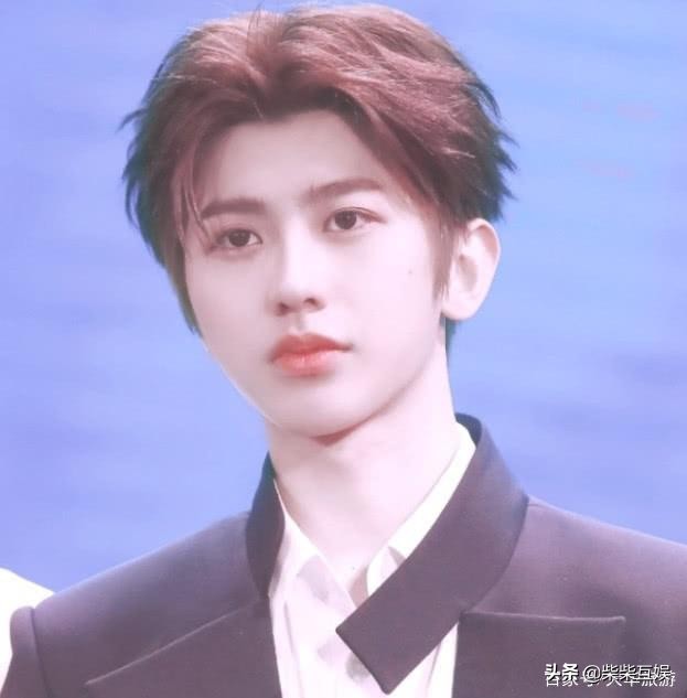 蔡徐坤童年旧照合集照片,蔡徐坤童年旧照