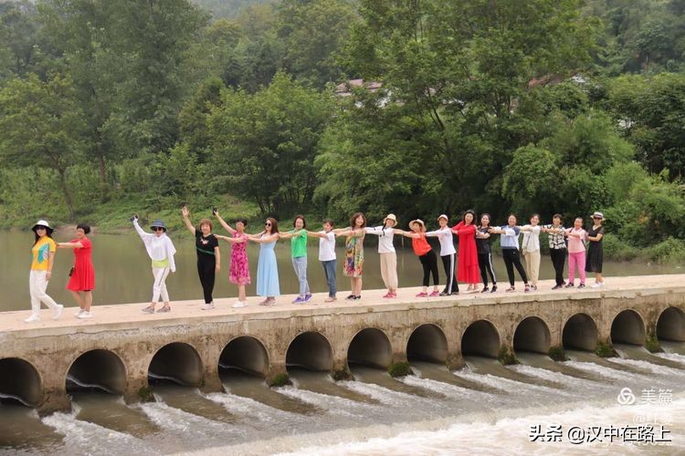 汉中小南海风景视频,汉中小南海地缝