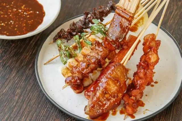 有多少人在街头卖炸串,街头摆摊网红炸串