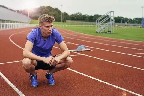 高渗性脱水最早出现的症状是,各种脱水的症状