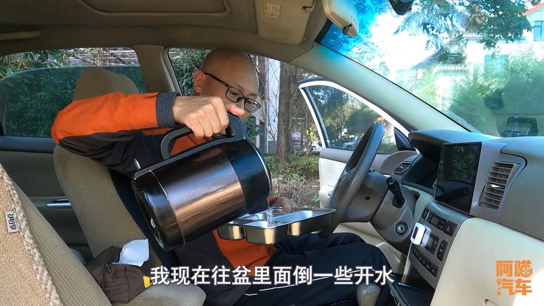 车玻璃总是起雾防雾喷剂管用不,车子玻璃起雾用热风吹