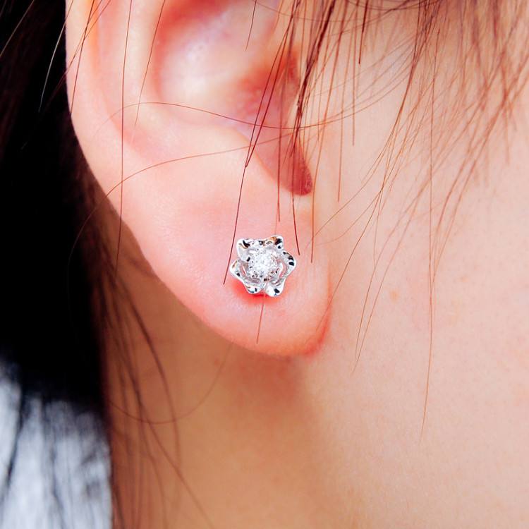 钻石耳钉和耳线两种混合佩戴法,钻石耳钉怎么佩戴不掉