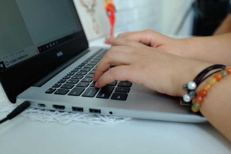 轻薄本14寸独显,轻薄本灵越