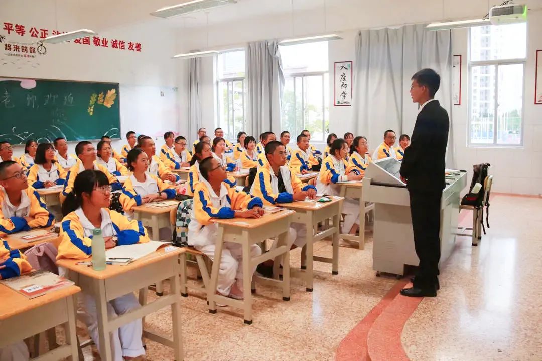 昆三中经开区学校升学率,昆明经开区昆三中校区