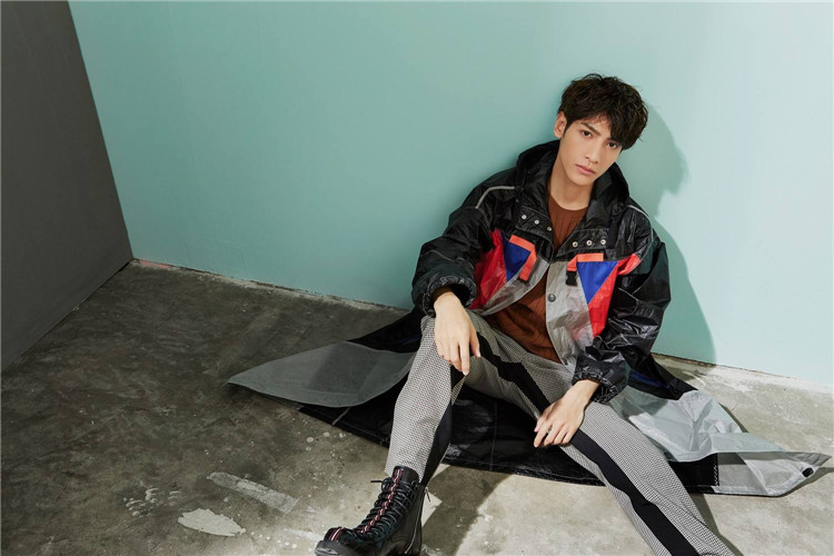 男小腰精,被称为小妖精的男星