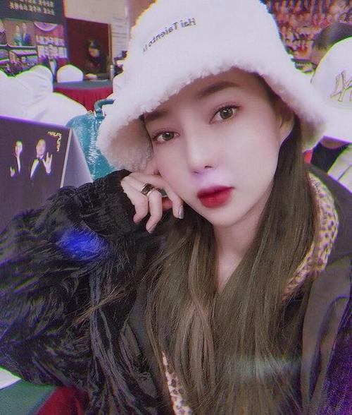 网红鼻祖郭美美：开豪车、认干爹、入狱5年，她真的悔过自新了？