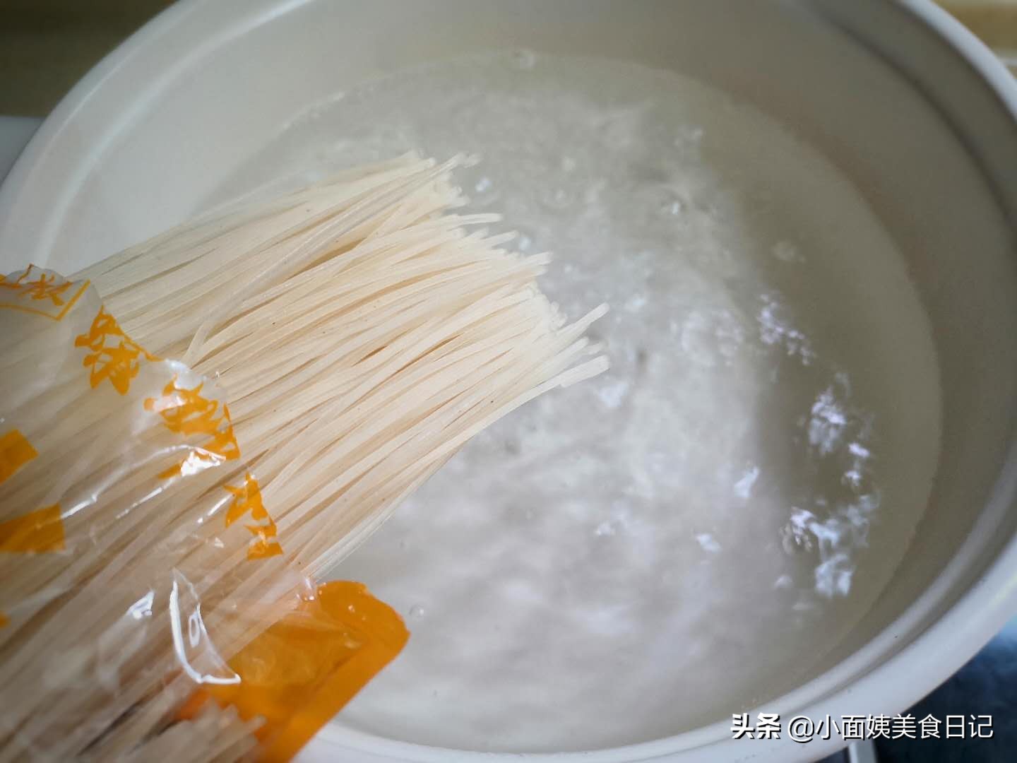 正宗柳州螺蛳粉好吃到爆,正宗柳州螺蛳粉特辣