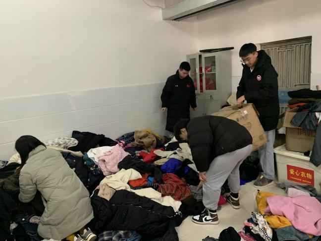 我是雷锋完整版视频,我是雷锋小标兵手抄报