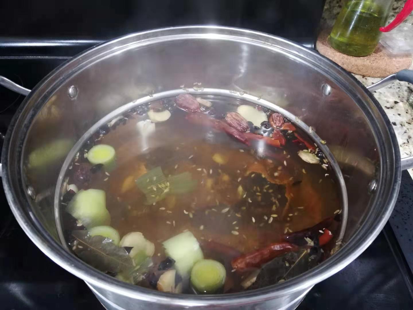 30年大厨教你酱肘子的正宗做法,大姐教你正宗酱肘子的做法