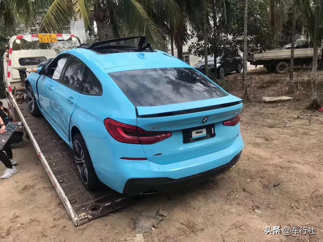 宝马6系GT640，右前侧超级事故，维修费恐不低于20万！