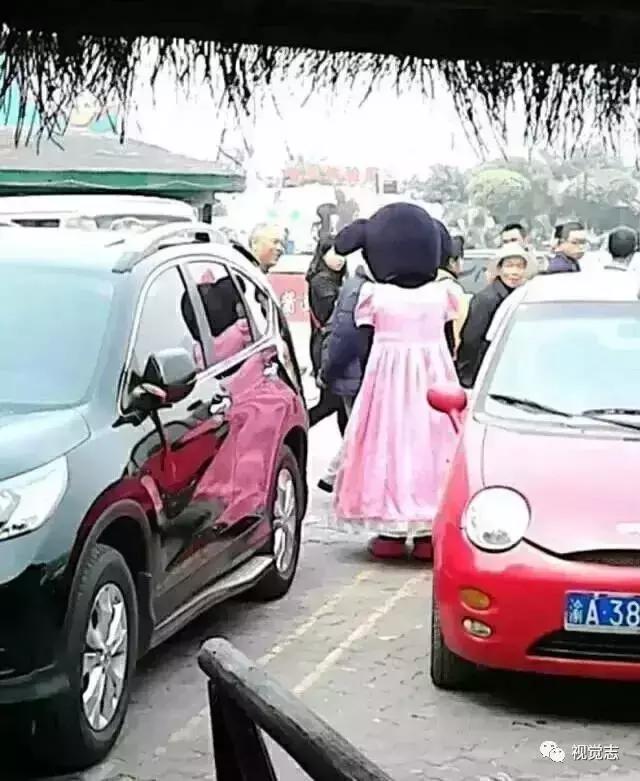 【*今条头日**】兴县街头大中午一点多拍到的一幕，辛酸，想哭！