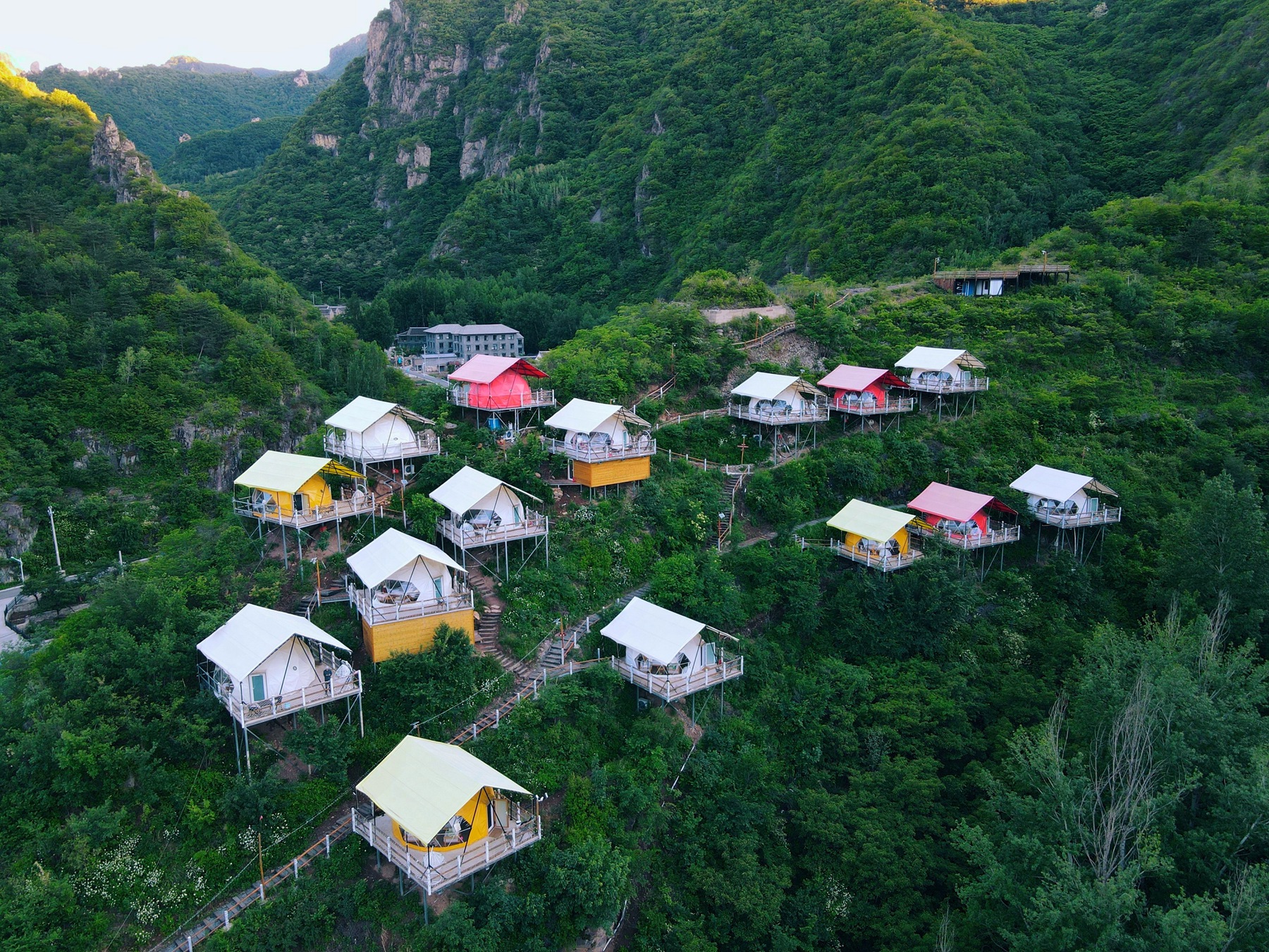 燕山第一峰,这座山高得像什么似的填空