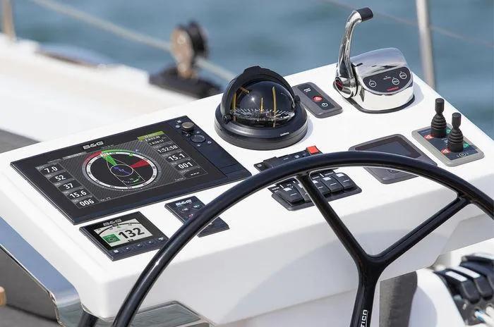 海上航行的船只要什么指引,船在海上航行靠什么辨别方向