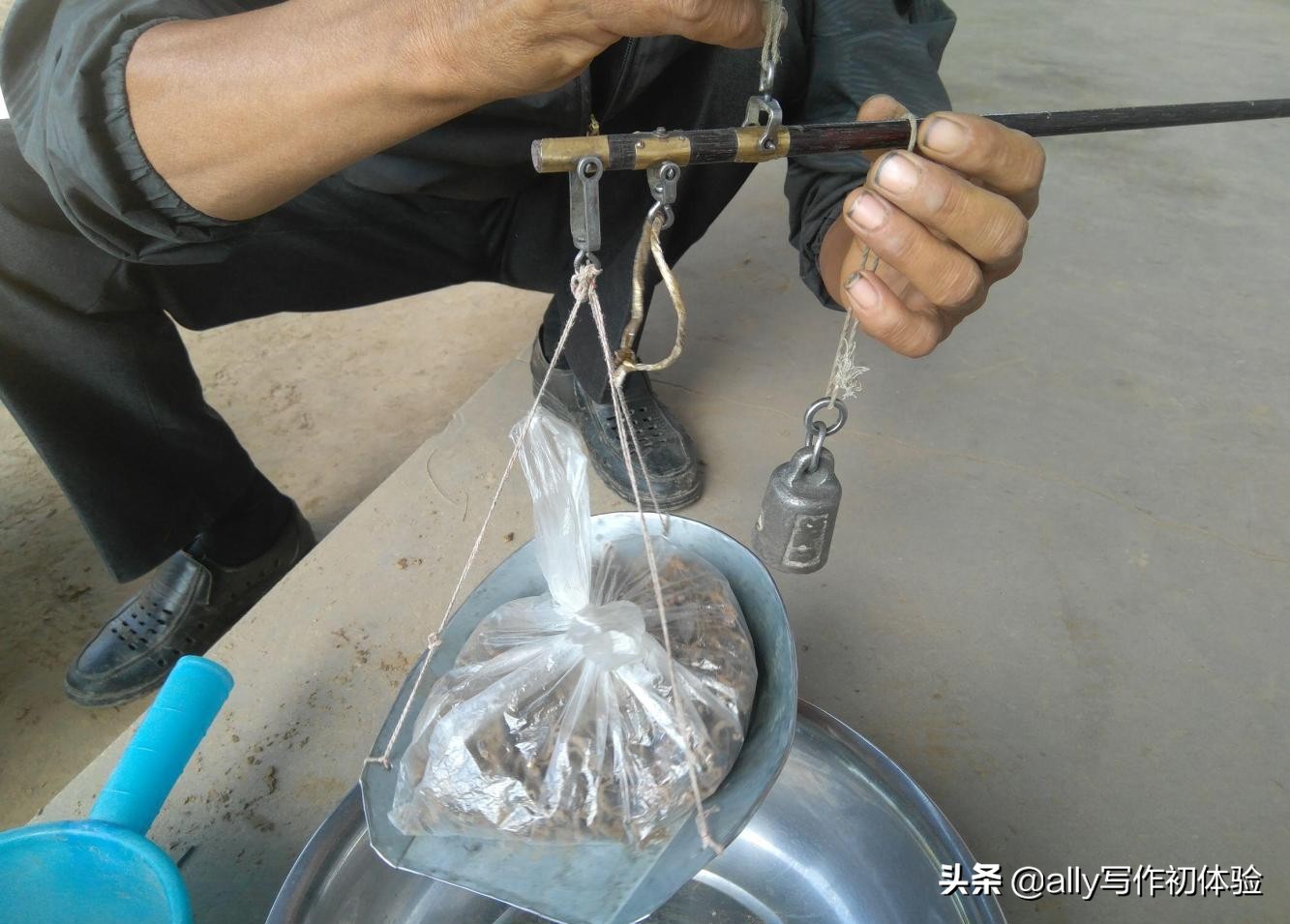 儿时夜晚捉迷藏,童年夜晚捉泥鳅