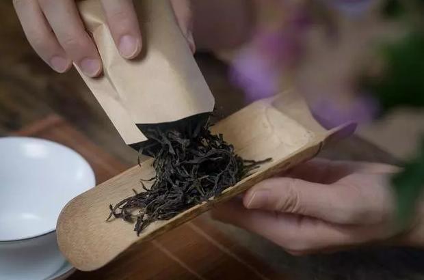 茶水泡旧衣服，竟恢复如新！茶叶25种另类用法