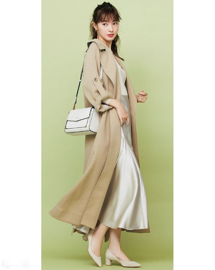 牛仔衣又是春天不可缺少的衣服,冬季牛仔衣的穿搭酷飒