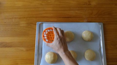 好吃到炸裂的菠萝包，教程详细到令人发指，想失败都不可能