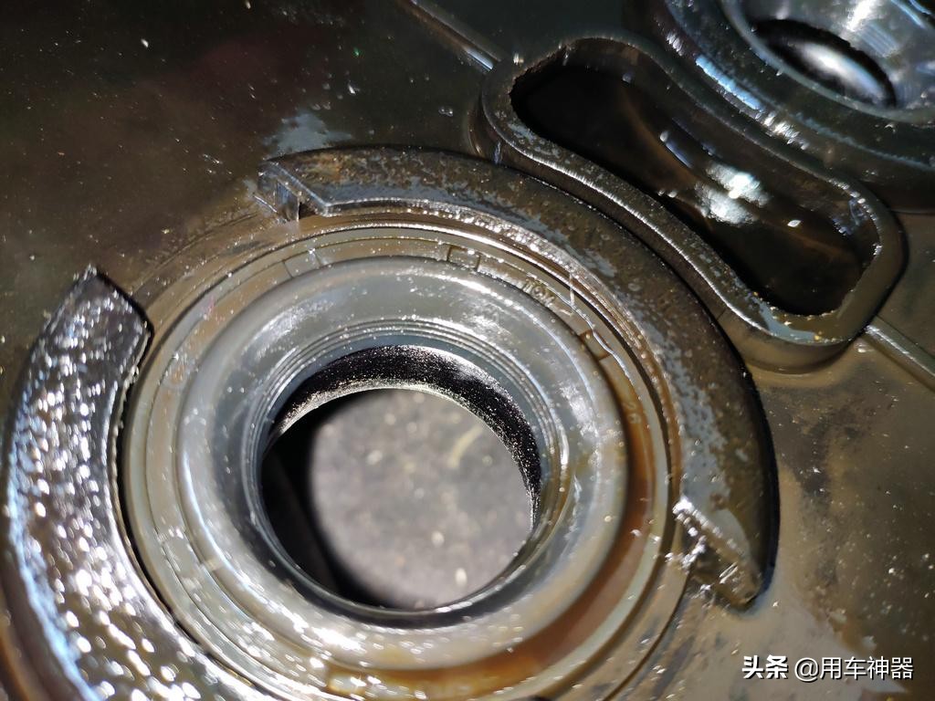 发动机底壳漏油算是大修发动机吗,发动机大修后漏油