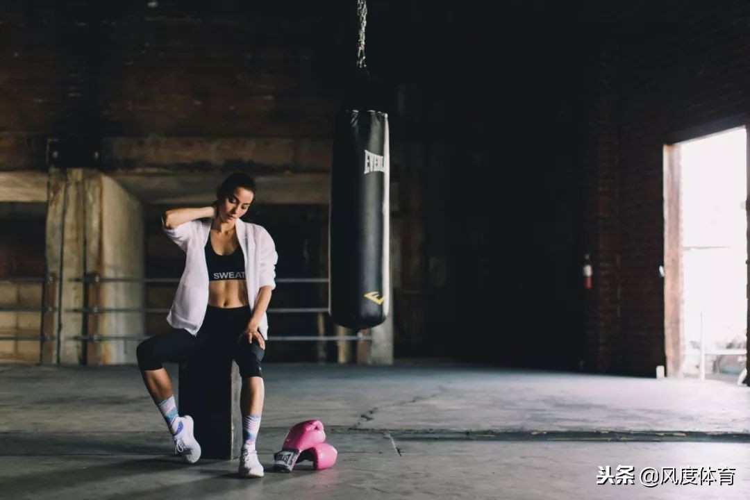 *窥偷**女神AdrianneHo的ins照片，我仿佛打开了新世界的大门……