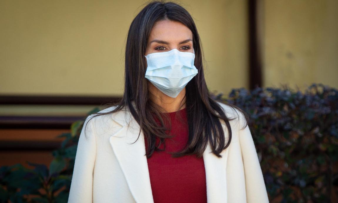 莱蒂齐亚王后黑色大衣图,莱蒂齐亚王后大衣搭配