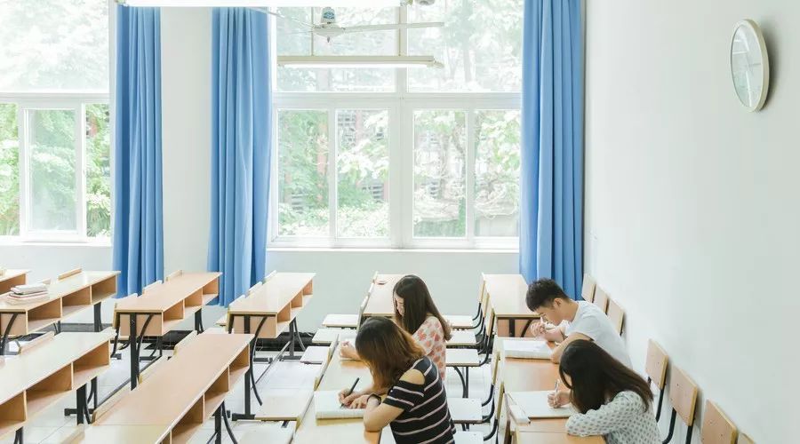 采访了100名初级会计职称学霸,我发现他们都有这个“共同点”