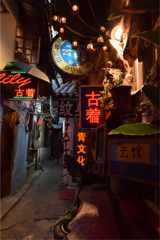 长沙网红街美食一条街最近拍的,长沙网红打卡地美食一条街