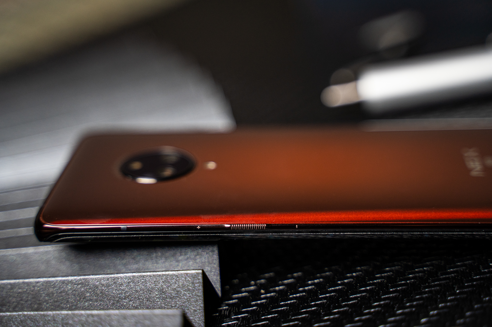 vivonex3搭载骁龙865,vivonex3s瀑布屏观感对比