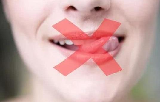 防止嘴唇脱皮的滋润唇膏哪种好用,嘴唇干裂脱皮哪种唇膏好得快