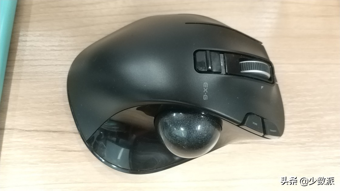 没有华丽舞台也没有炫彩的灯光,没有灯光的高性能电脑配置