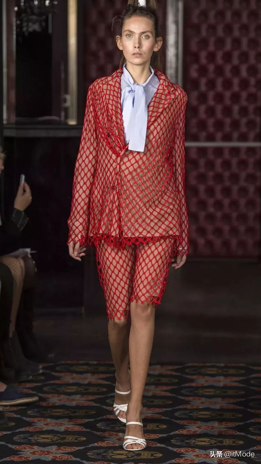 2024春夏五大流行趋势早穿早时髦,2019春夏4大流行趋势照着穿美到哭