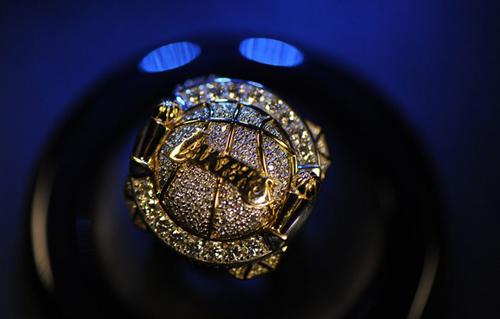 勇士22年总冠军戒指细节,勇士队发总冠军戒指