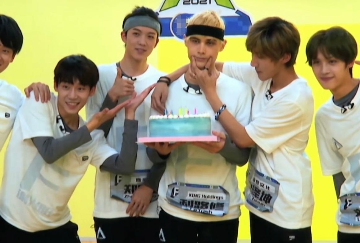 被爆塌房却吸粉，直言不在意粉丝，民选“c位”利路修凭什么火？