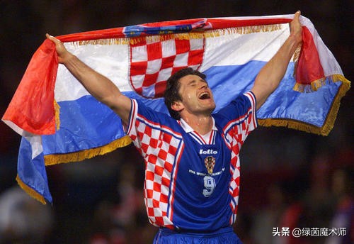 达沃苏克黄金左脚图片,达沃苏克左脚拉小提琴进球