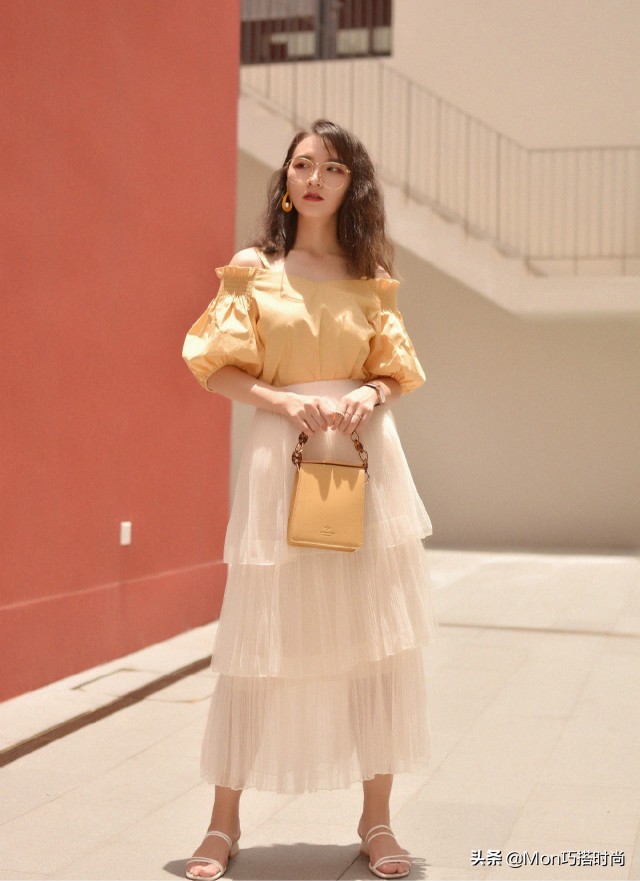 半身裙怎么穿才够好看,夏天黑色a字半身裙搭配什么鞋子