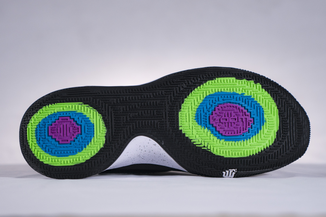 欧文低帮5容易崴脚吗,欧文低帮2代