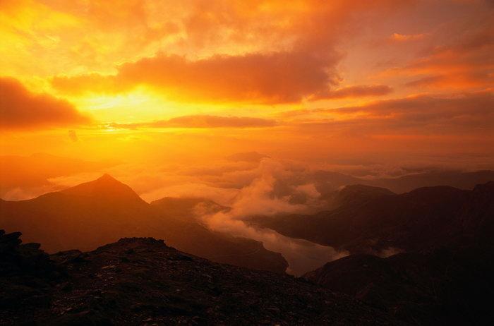 描写夕阳美景的句子20字左右,简单描写夕阳美景