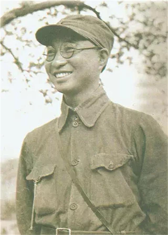 陈赓幽默风趣,曾给彭德怀下套让他喝酒,却因毛主席一玩笑说话结巴