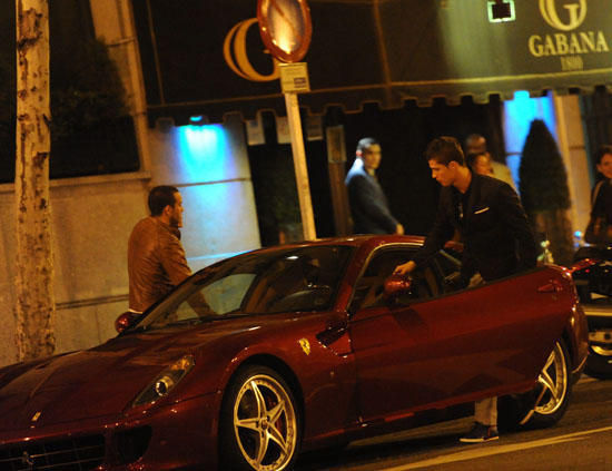 身价3000万欧元球员,身价300万欧的足球运动员年薪多少