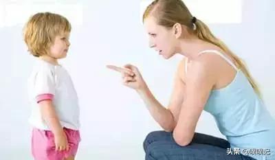 小孩无缘无故暴力打家长如何处理,小孩被打1巴掌是否该还手