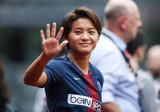 王霜受伤退赛发文,铿锵玫瑰倒下