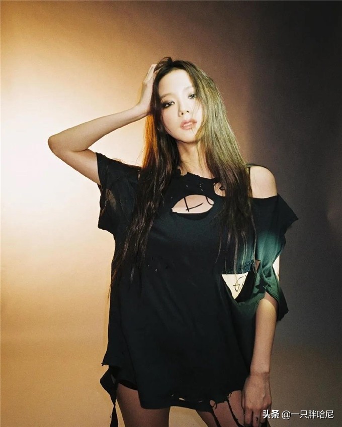 斜肩露半边肩衣服穿搭,夏天就要露肩