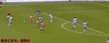 把球传进球门的球队,把球传球给内马尔