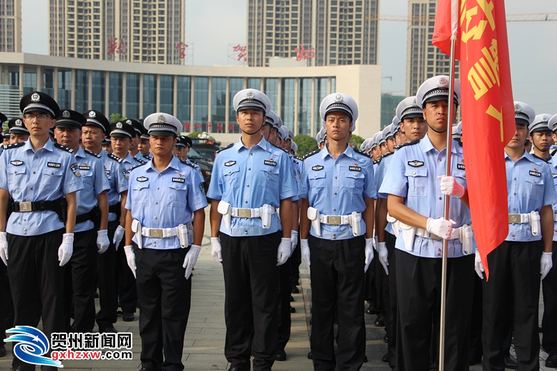 披坚执锐龙虎跃金秋点兵正当时
