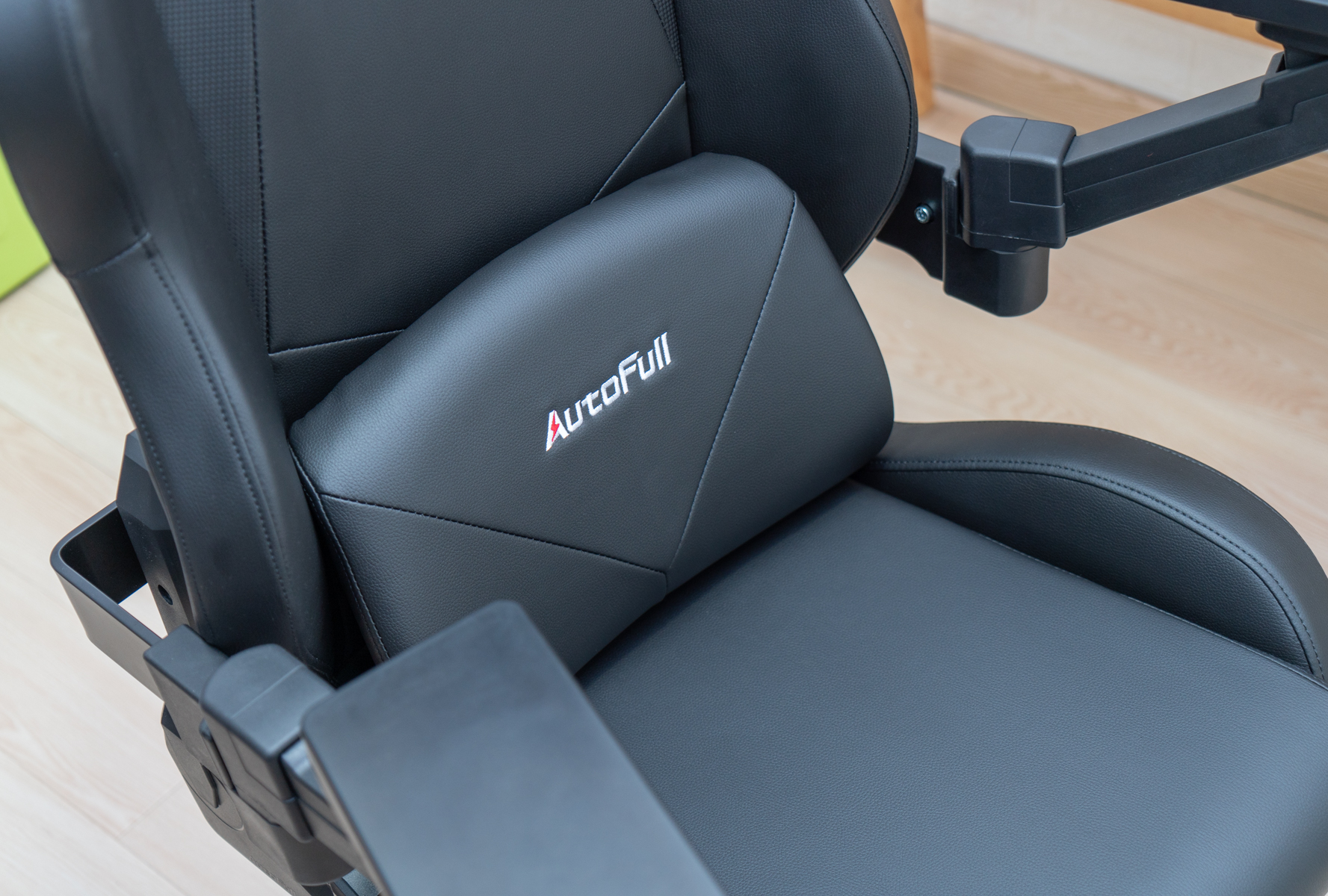 傲风透气电竞椅,椅子就坐傲风电竞椅