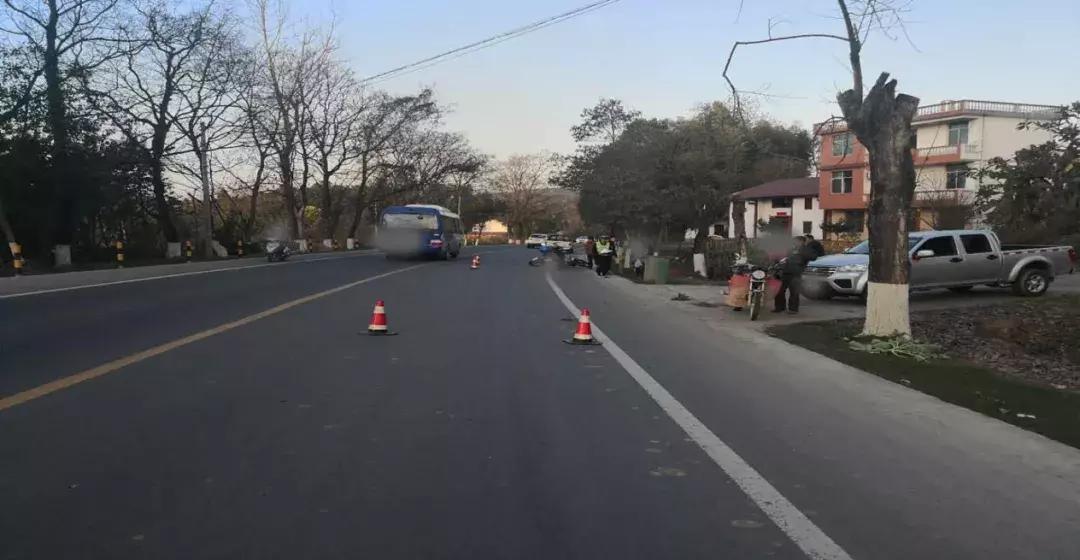 遂川交警深入驾校为开班新学员送上交通安全课！